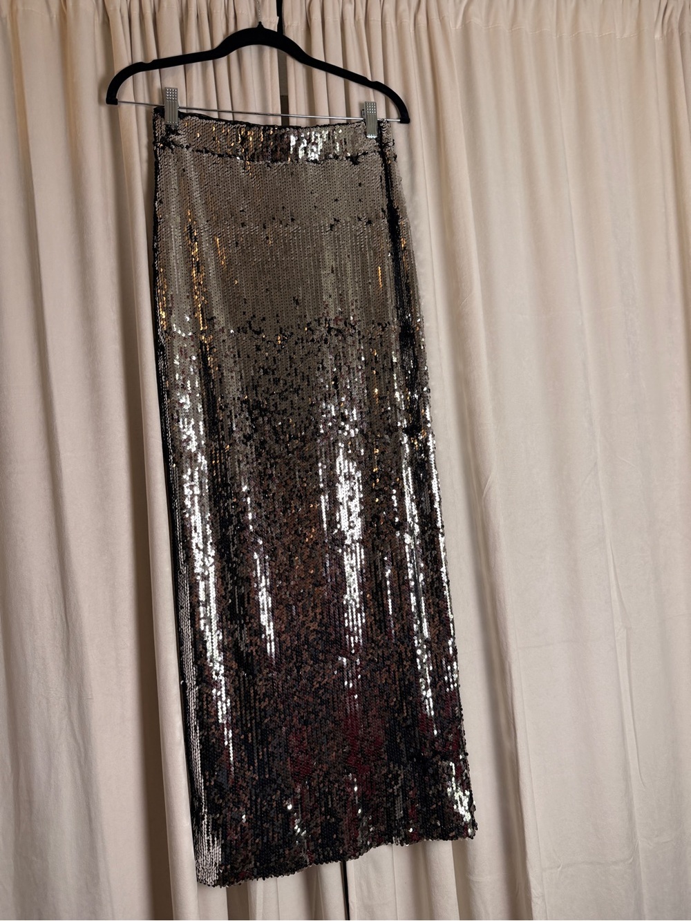 Lulu’s Silver Sequin Maxi Skirt - Sleek Evening Style back slit - M